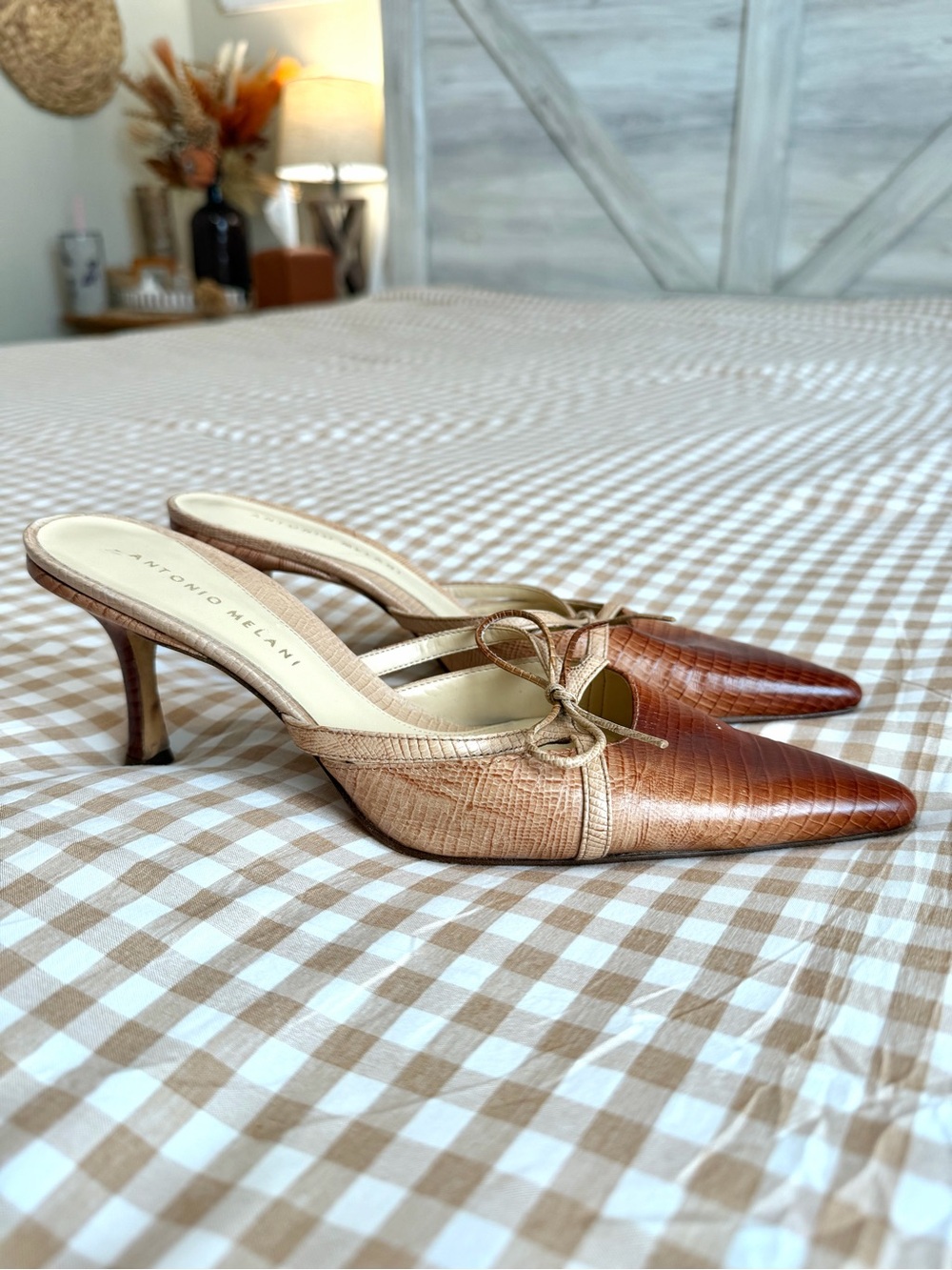 ANTONIO MELANI Two-Tone Brown Pointed Toe Kitten Heel Mules